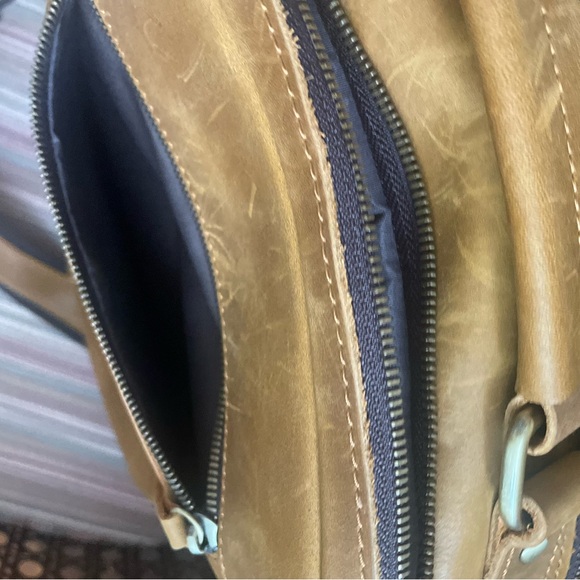 Elegant Brown Leather Messenger Bag for Men - Picture 8 of 16
